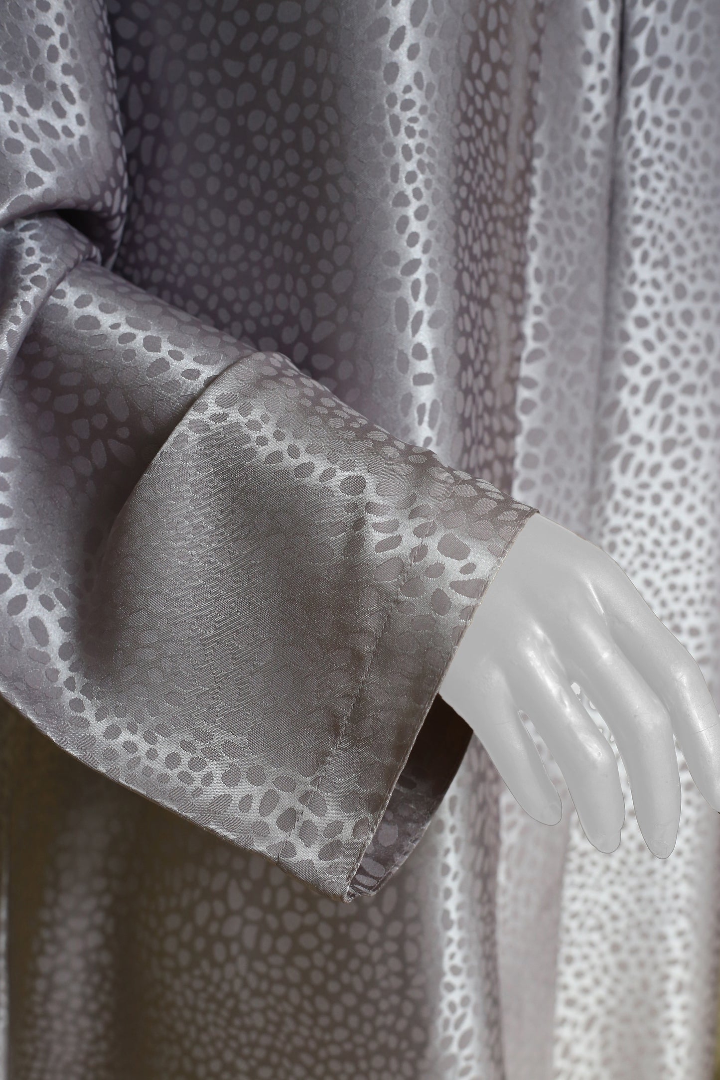 Self-Print Tye n Dye Abaya by Mawaahib – Romantic Silk, premium dual-shade design